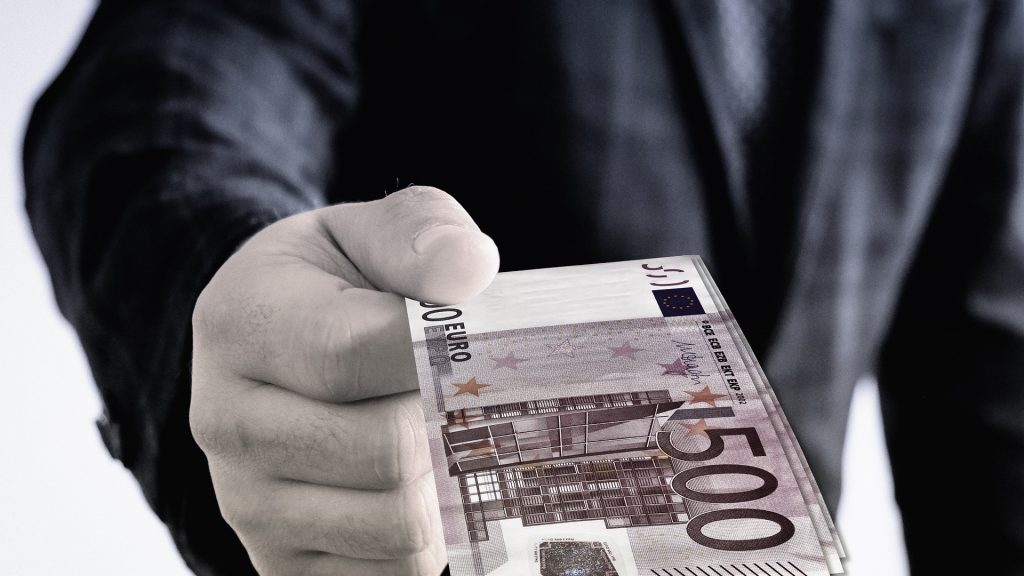 Person holding 500 euro note